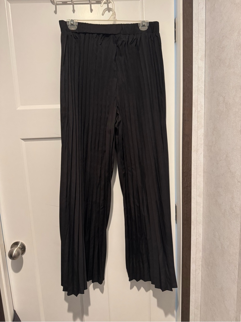 SHEIN Black Pleated Wide-Leg Pants